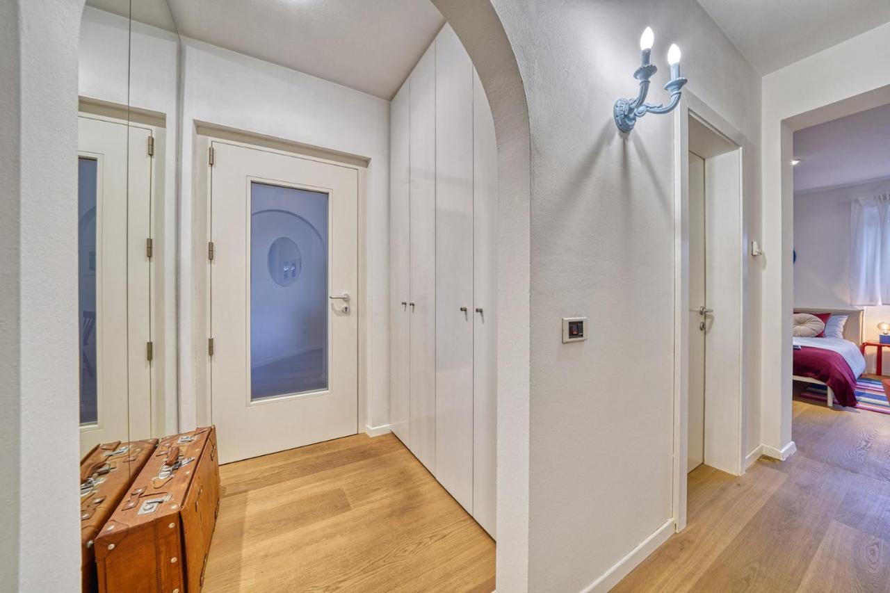 Centrally Located Apartment With Parking Space Caldaro Buitenkant foto